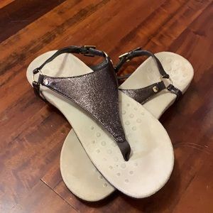 Vionic size 10 t strap